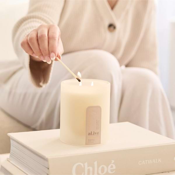 Al.ive Apricot & Sweet Fig Luxury Candle 2