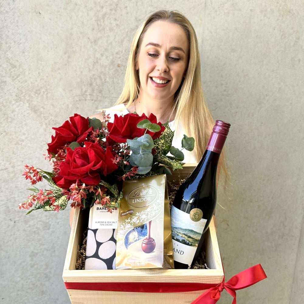 Deck the Halls Hamper